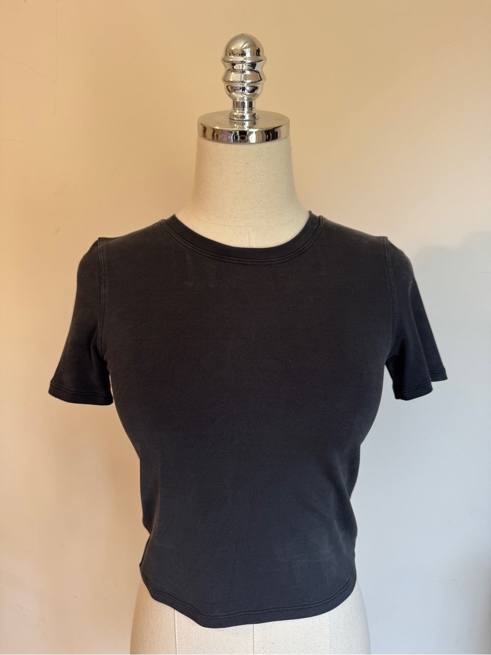Lululemon Open Back Tie Short Sleeve Shirt - Size 4 - Black